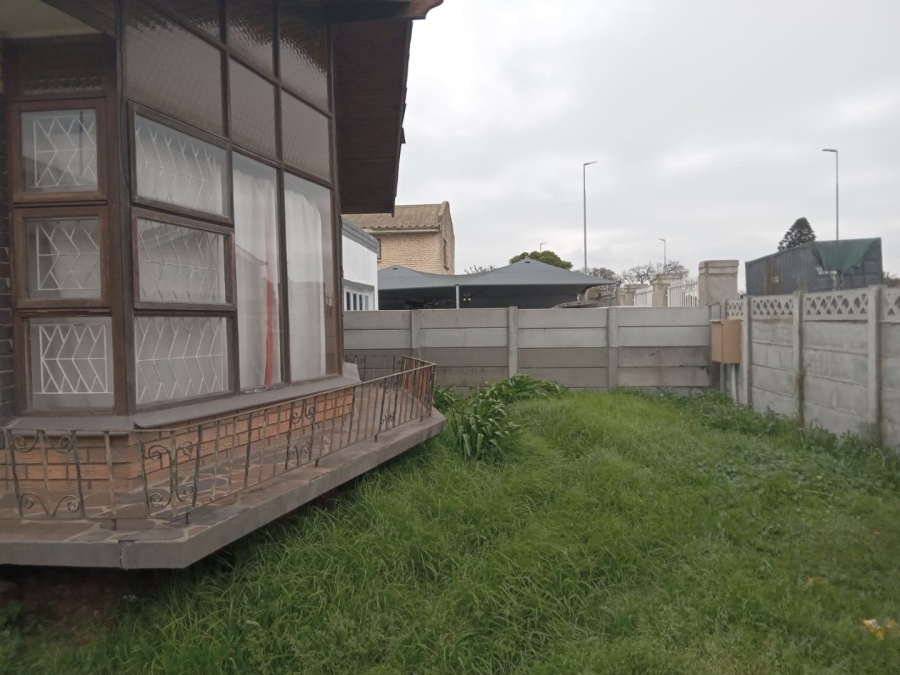 To Let Commercial Property for Rent in Eikendal Western Cape